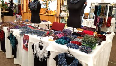 Strickschmuck